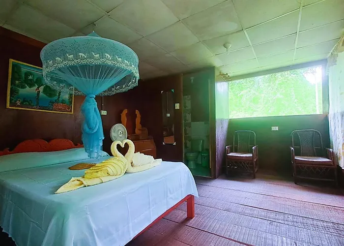Jacamar Lodge Expeditions